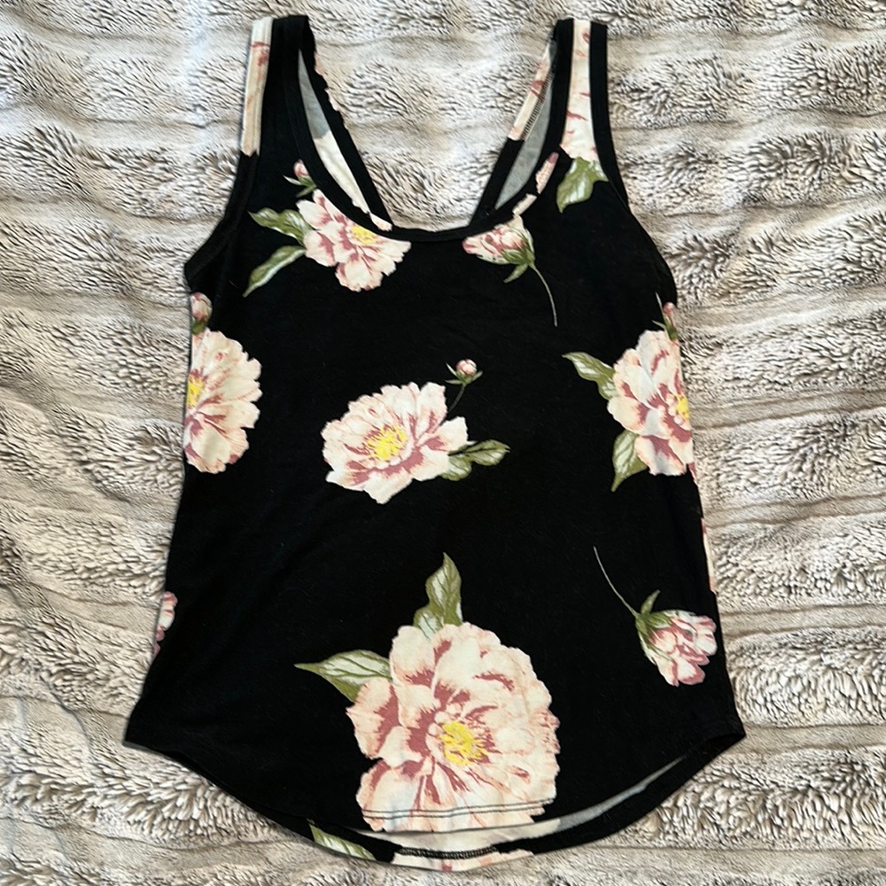 Derek Heart Floral Tank